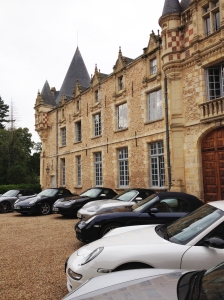 Lorsque l'on a la chance de rouler en Porsche et de fréquenter de beaux endroits (là, au château d'Esclimont), il faut veiller aux détails !